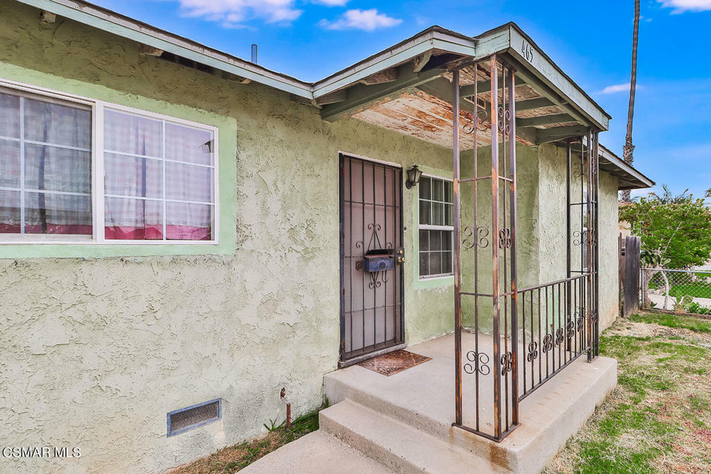 Property Photo:  465 E Juniper Street  CA 93033 