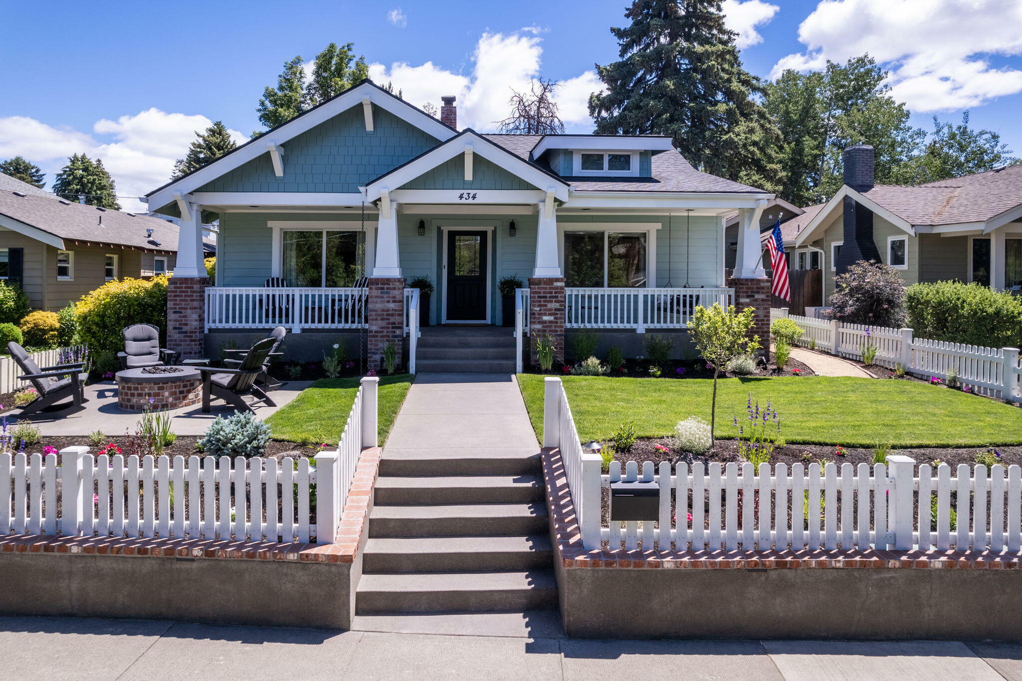 Property Photo: 434 NW Riverside Boulevard OR 97703