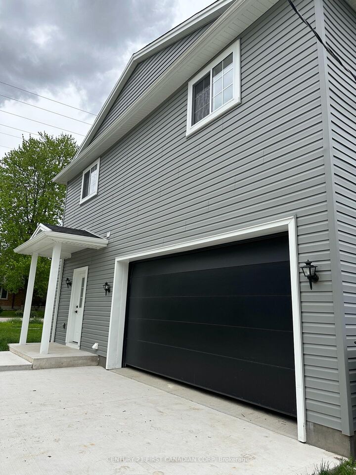 Property Photo:  173 William St  ON N0M 1A0 