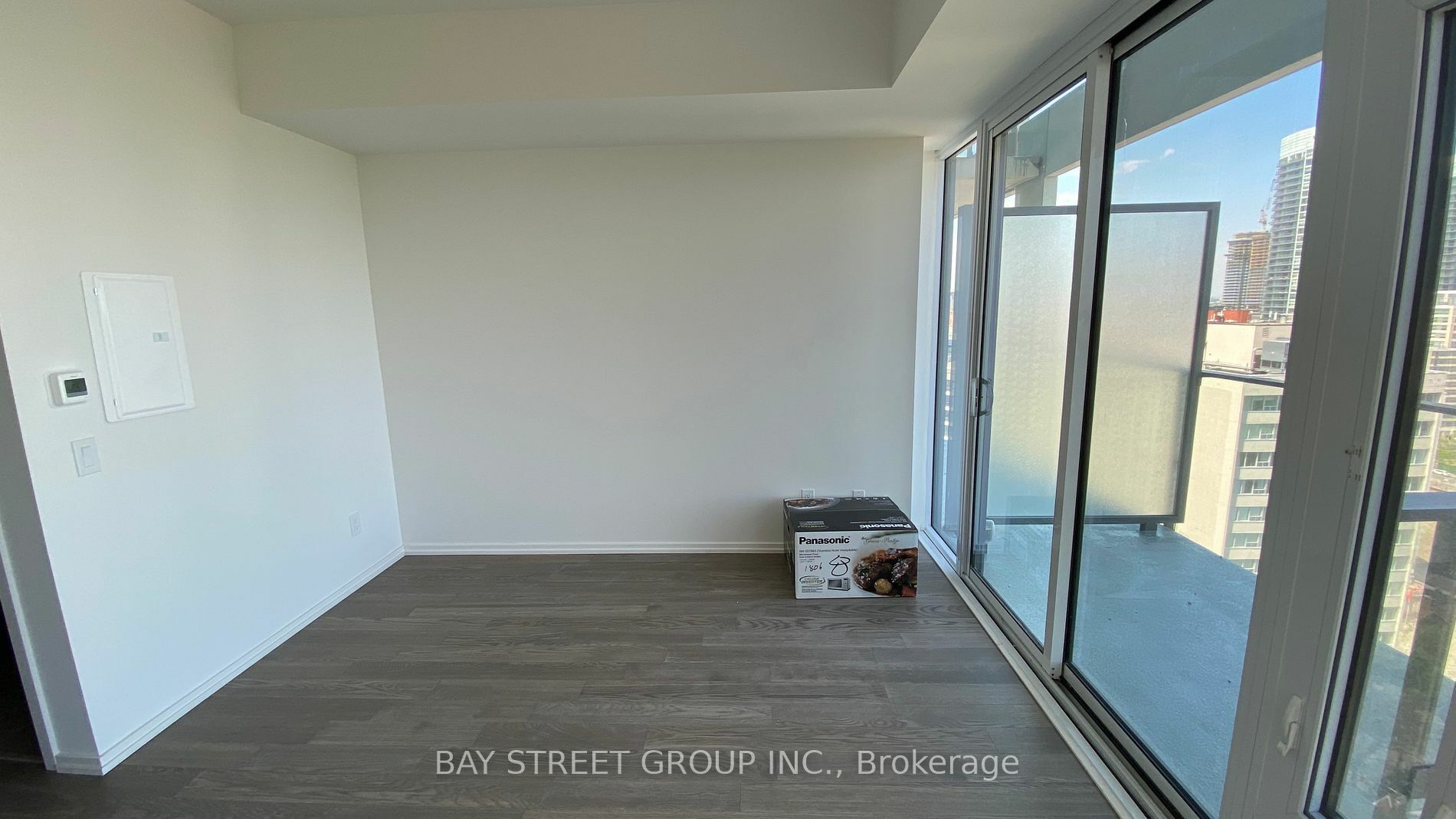 Property Photo:  5 Soudan Ave 2306  ON M4S 0B1 