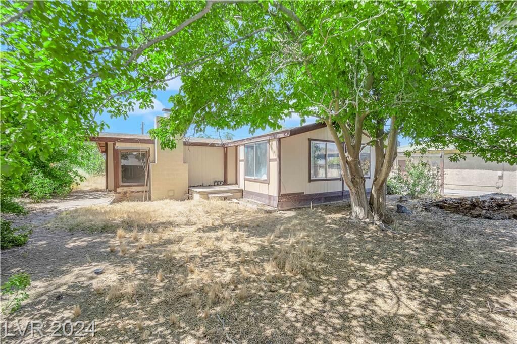 Property Photo:  601 West Street  NV 89048 