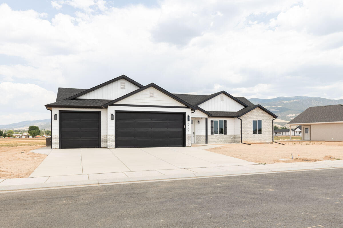 Property Photo: 4940 N Winchester Dr UT 84721
