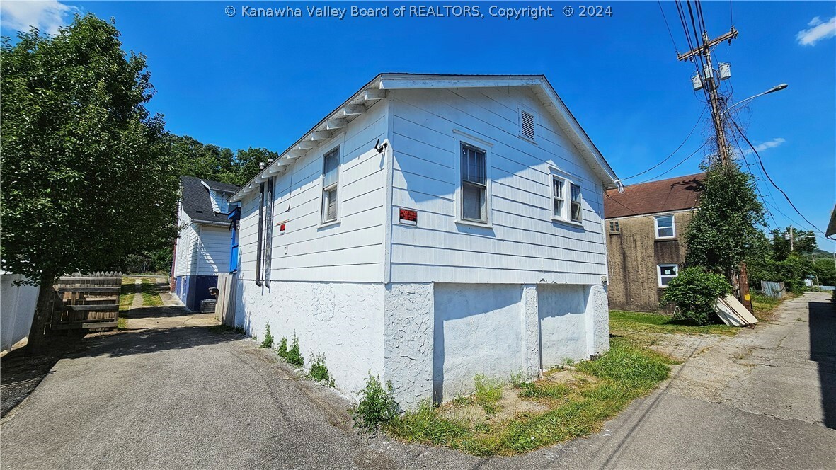 Property Photo: 2431 Washington Street WV 25357