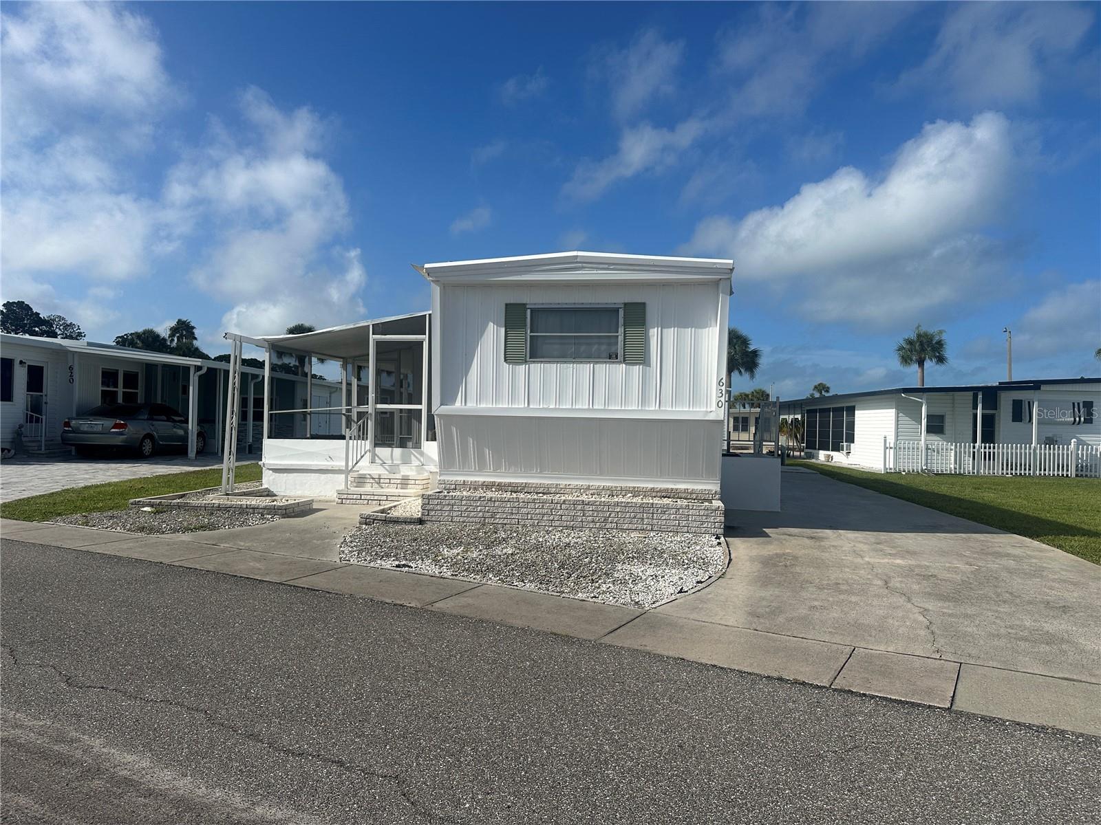 Property Photo: 630 Gloriosa Drive FL 34293
