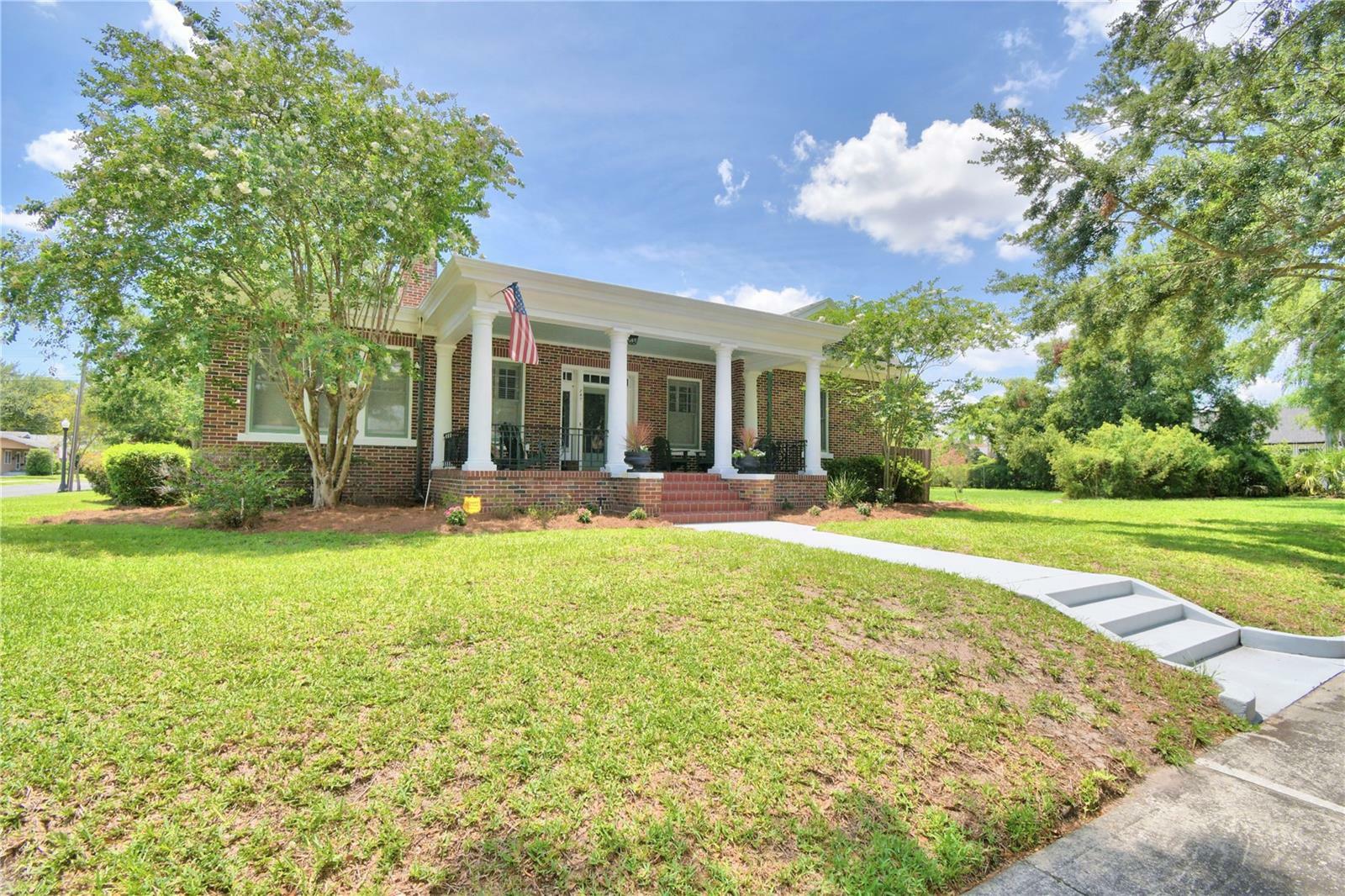 Property Photo:  747 S Clayton Avenue  FL 33801 