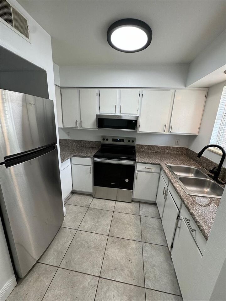 Property Photo:  1197 Bentley Road 4  FL 34748 