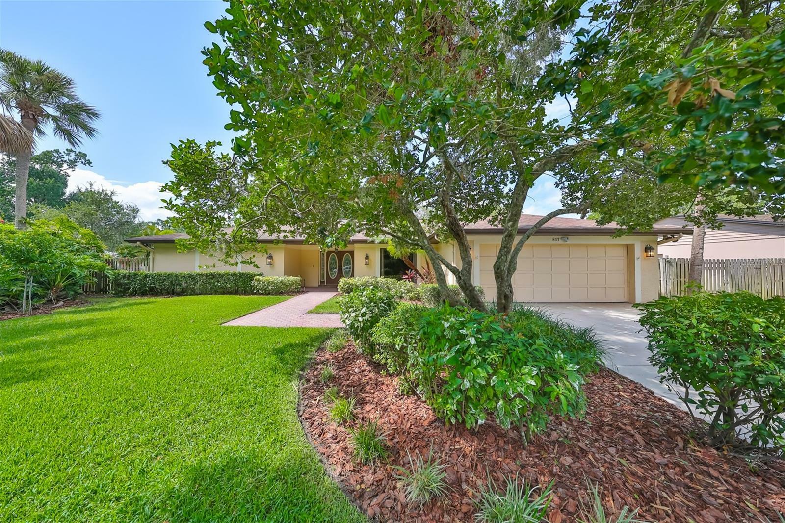 Property Photo:  817 Bannockburn Avenue  FL 33617 