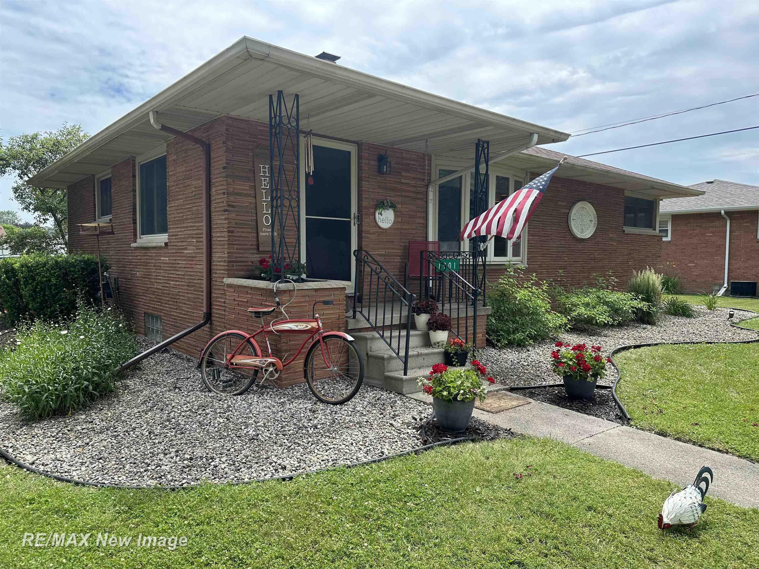 Property Photo:  1901 S Sherman  MI 48708 