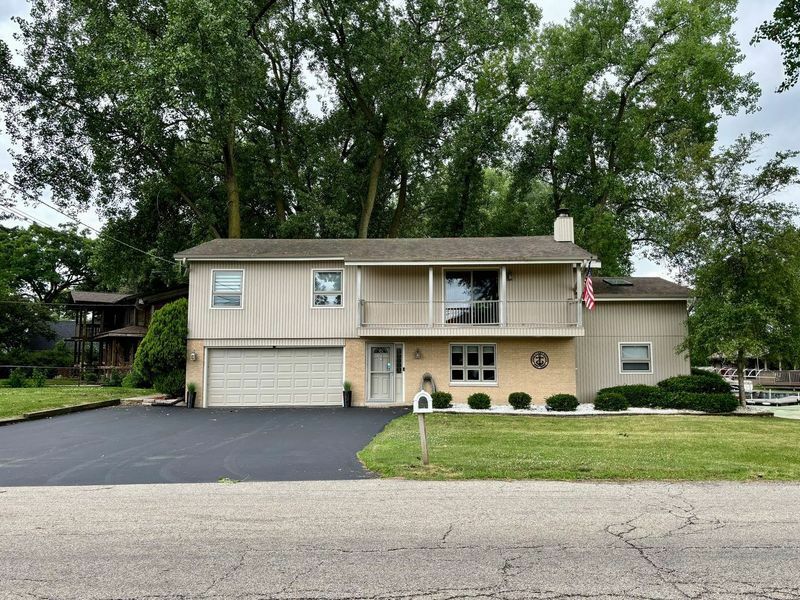 Property Photo:  606 Kingston Boulevard  IL 60050 