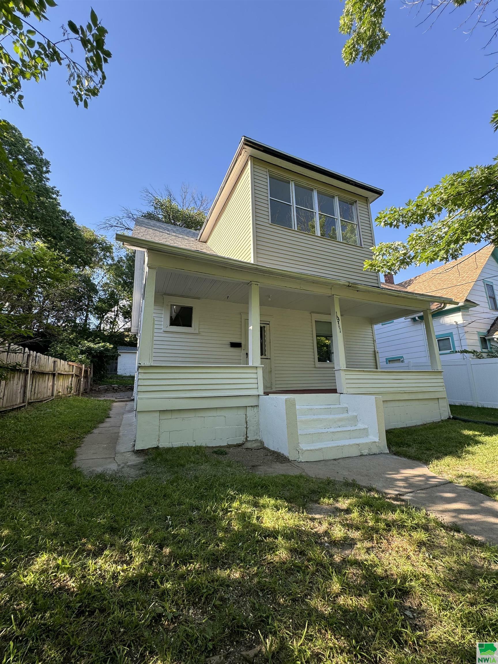 Property Photo:  1911 Villa Ave  IA 51103 