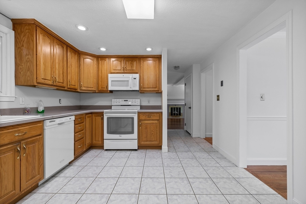 Property Photo:  71 Maureen Dr  MA 01876 