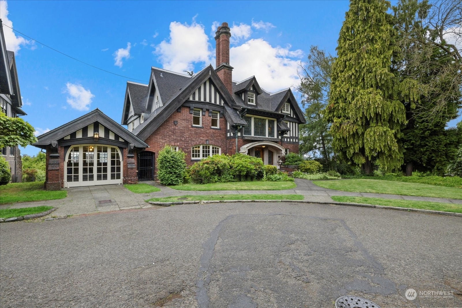 Property Photo:  1047 Belmont Place E  WA 98102 