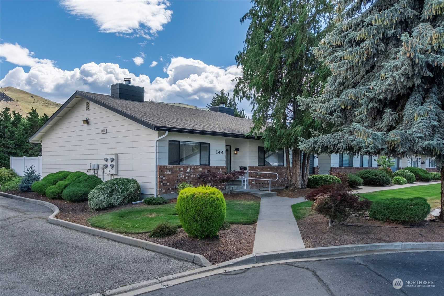 Property Photo:  144 Quail Run Boulevard  WA 98801 