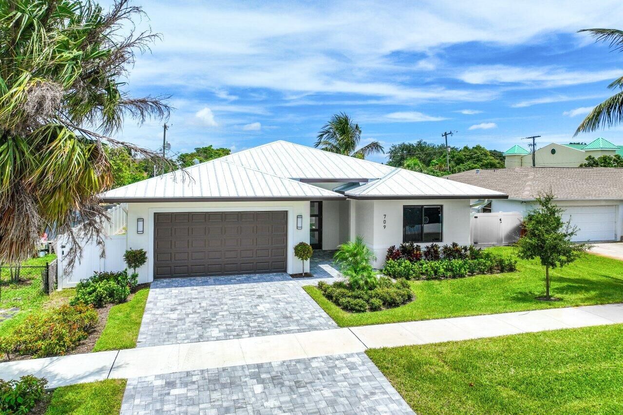 Property Photo:  709 NW 4th Street  FL 33444 