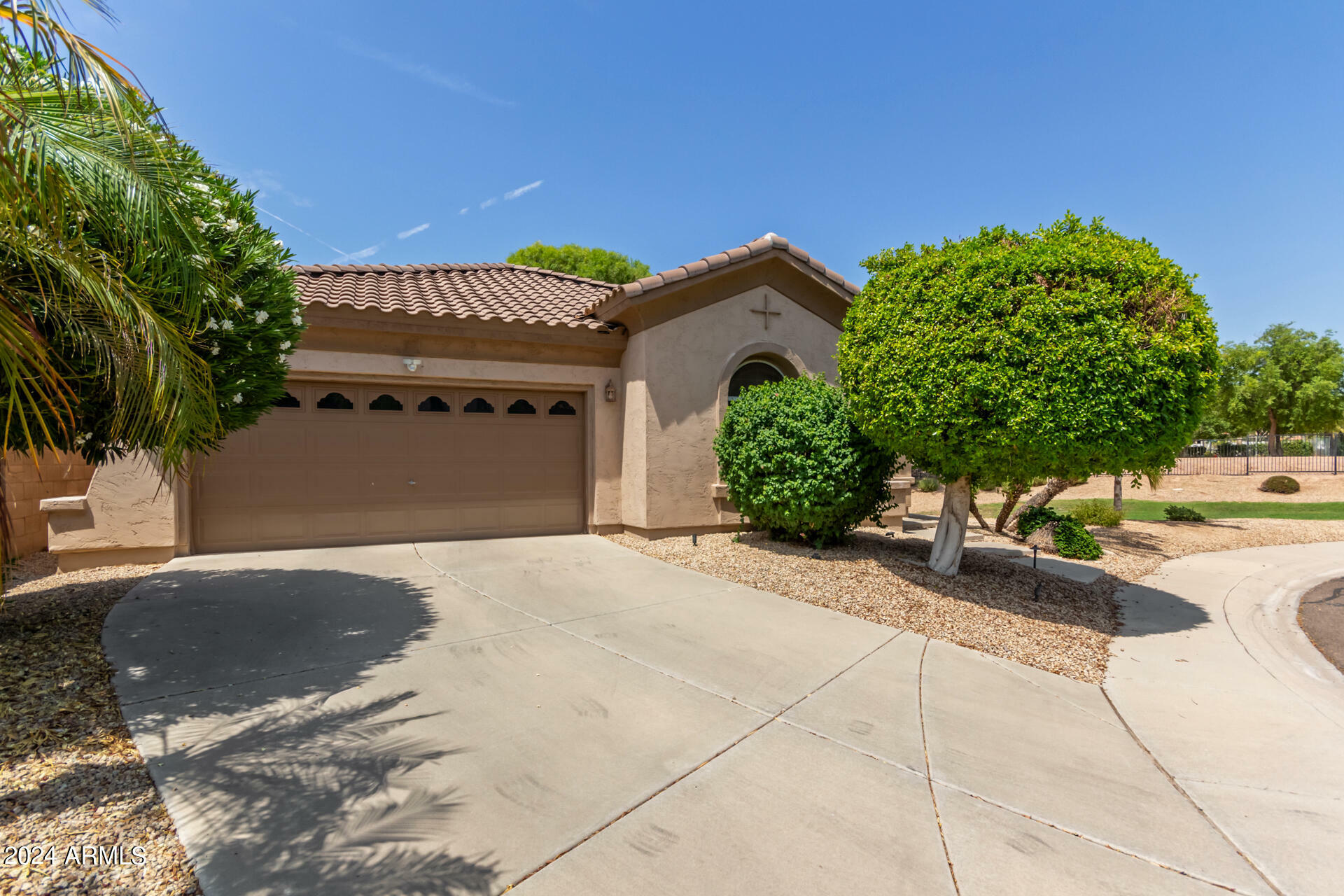 Property Photo:  2074 E Hulet Place  AZ 85225 