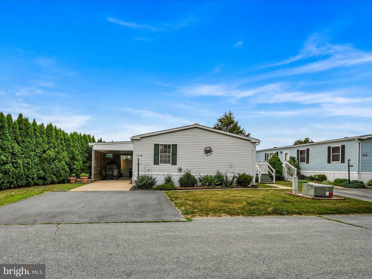 Property Photo: 103 Bridlewood Court S PA 17603