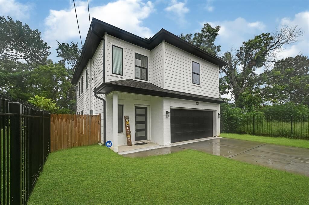 Property Photo: 3437 Simmons Street TX 77004