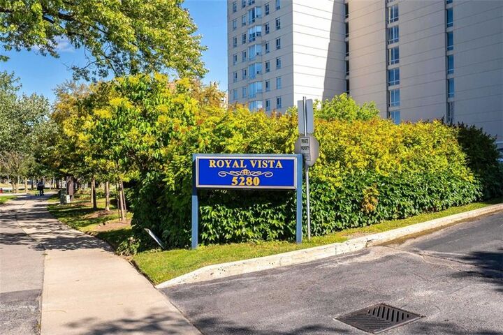 Photo de la propriété:  5280 Lakeshore Road 102  ON L7L 5R1 