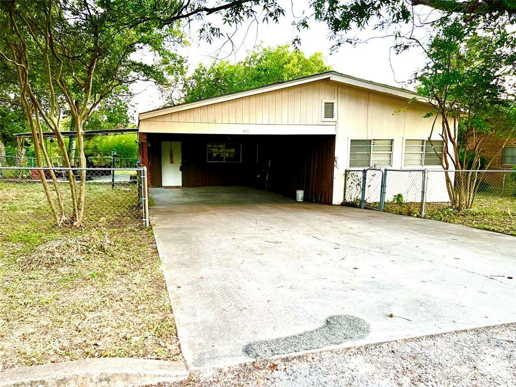 Property Photo:  400 W Highland Avenue  TX 76442 