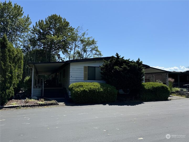 Property Photo:  3611 I Street NE 302  WA 98002 