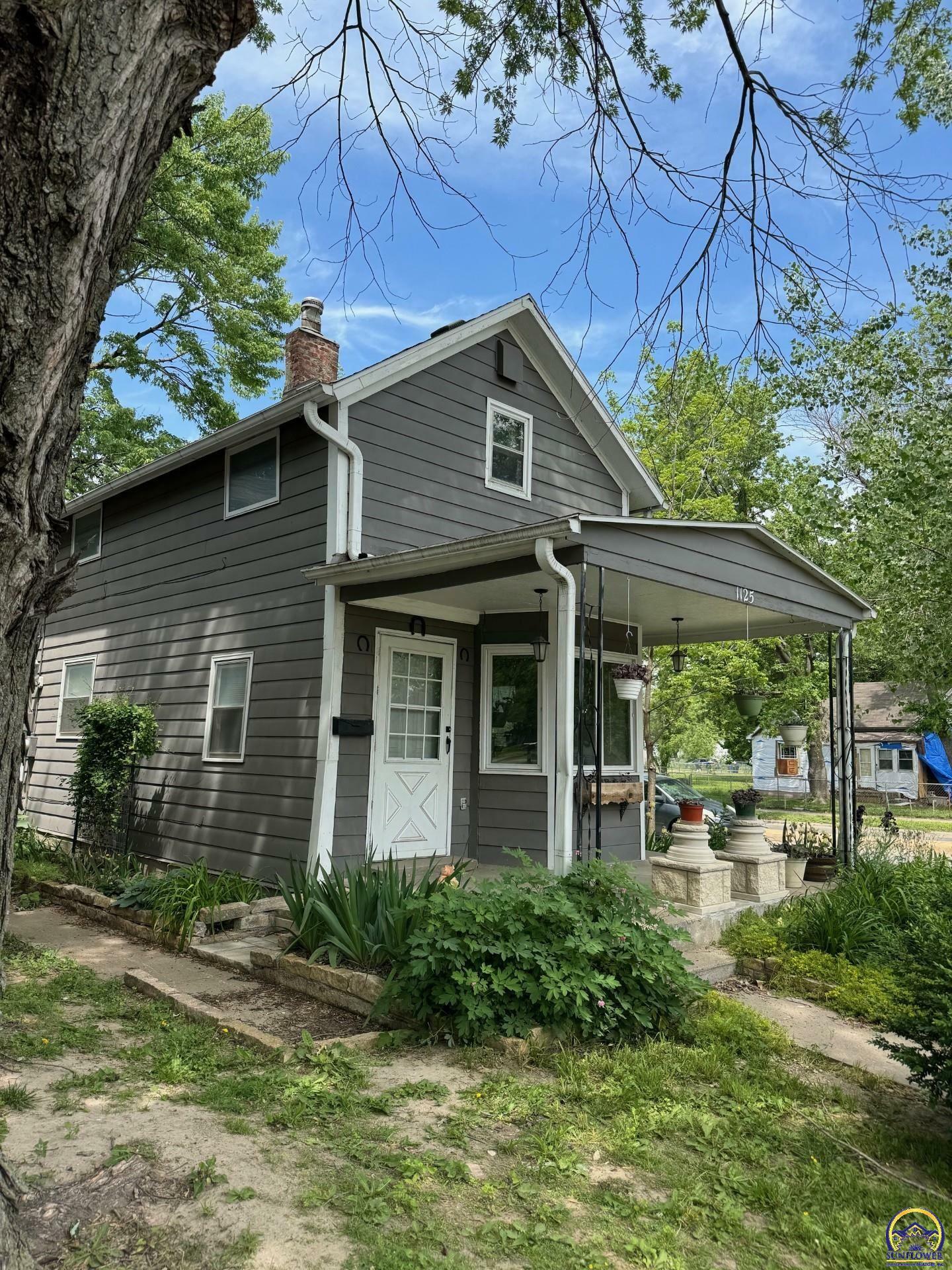 Property Photo:  1125 NE Monroe St  KS 66608 