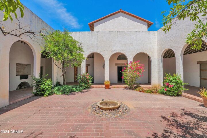 Property Photo:  