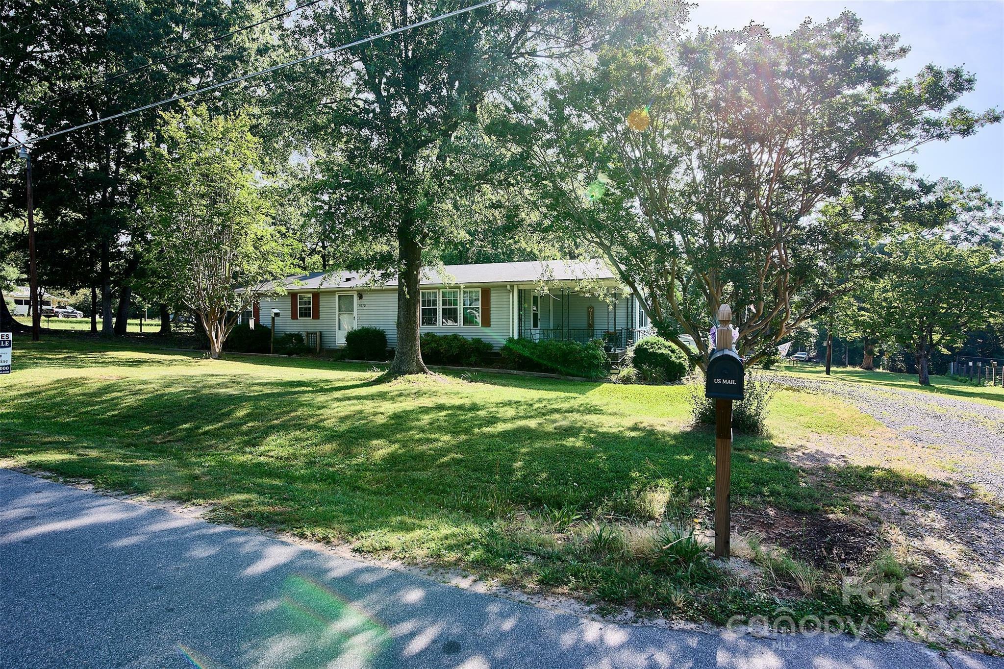 Property Photo:  1070 27th Street NE  NC 28613 