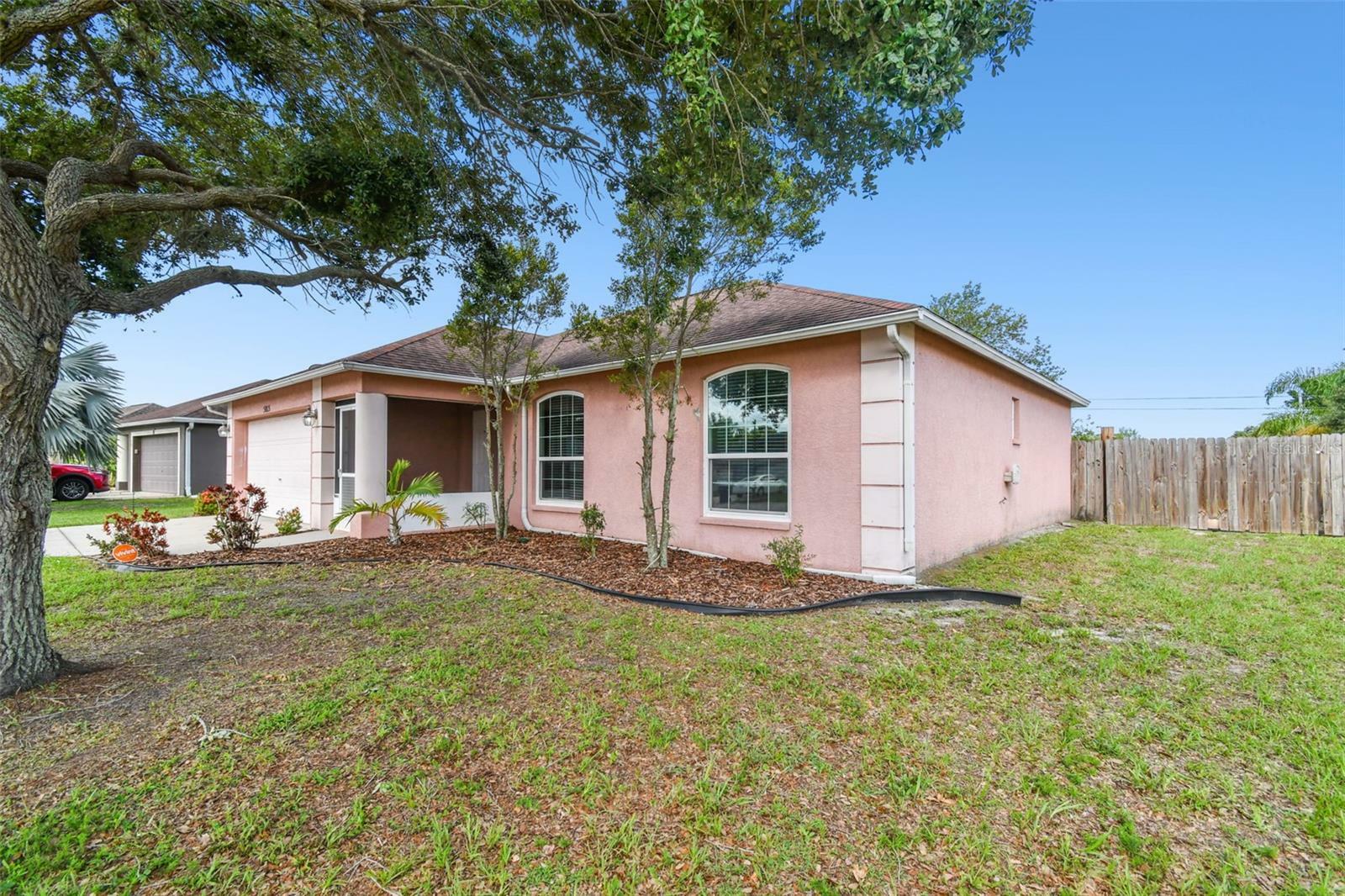 Property Photo:  5815 33rd Drive E  FL 34221 