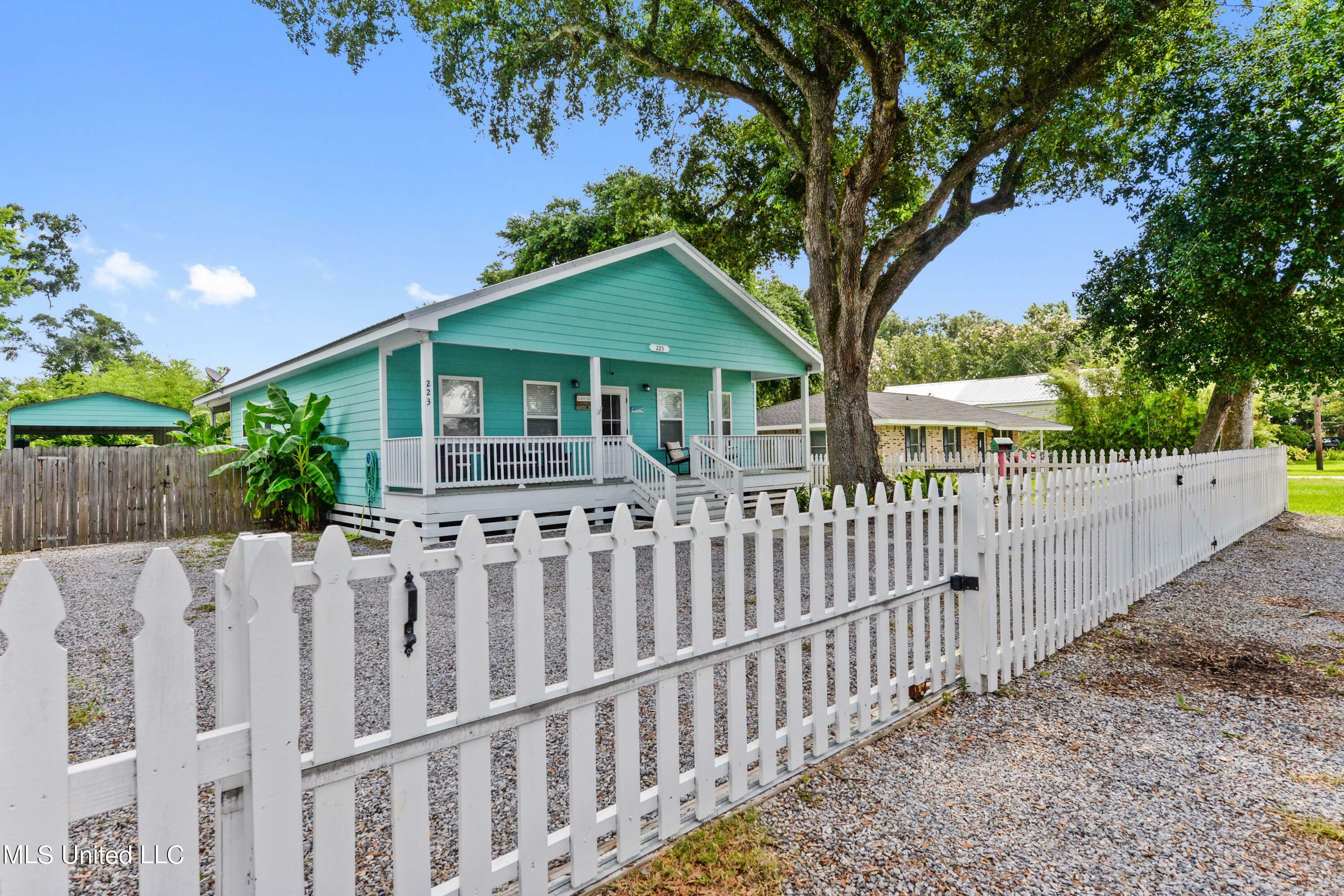 Property Photo:  223 Sycamore Street  MS 39520 