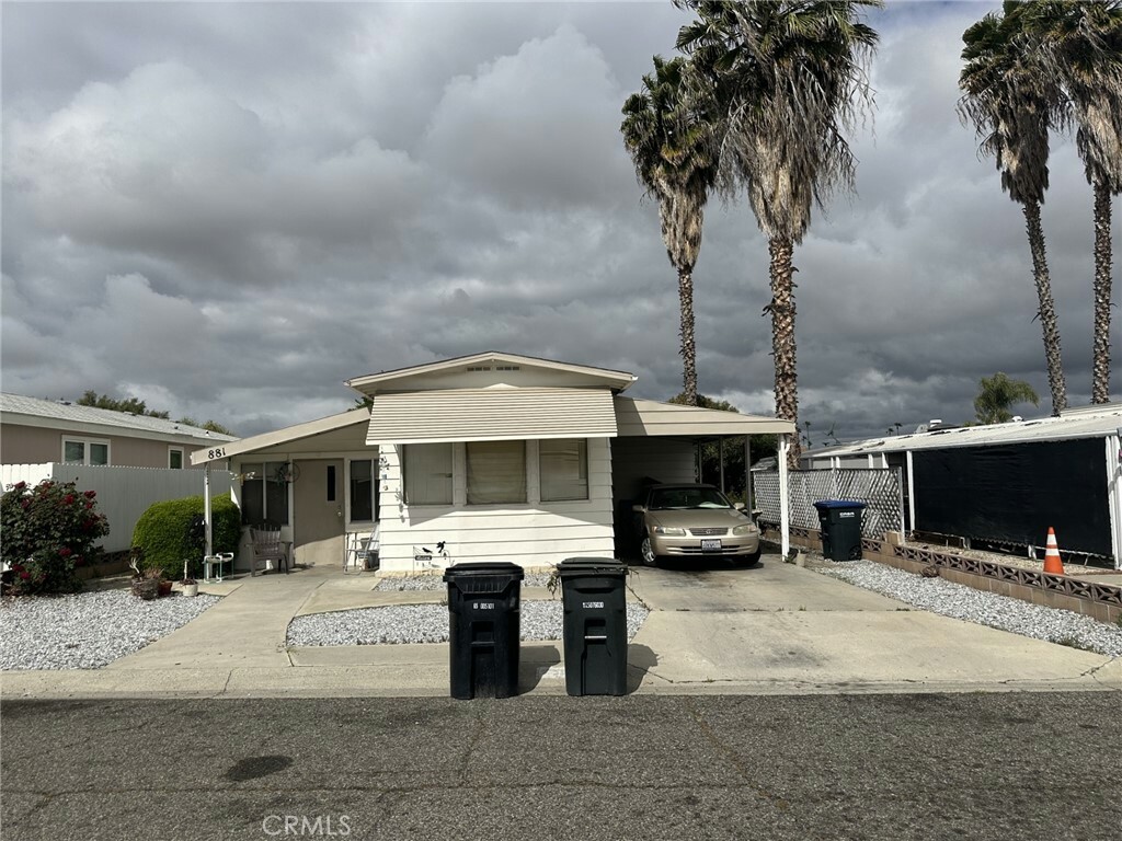 Property Photo:  881 Santa Clara Circle  CA 92543 