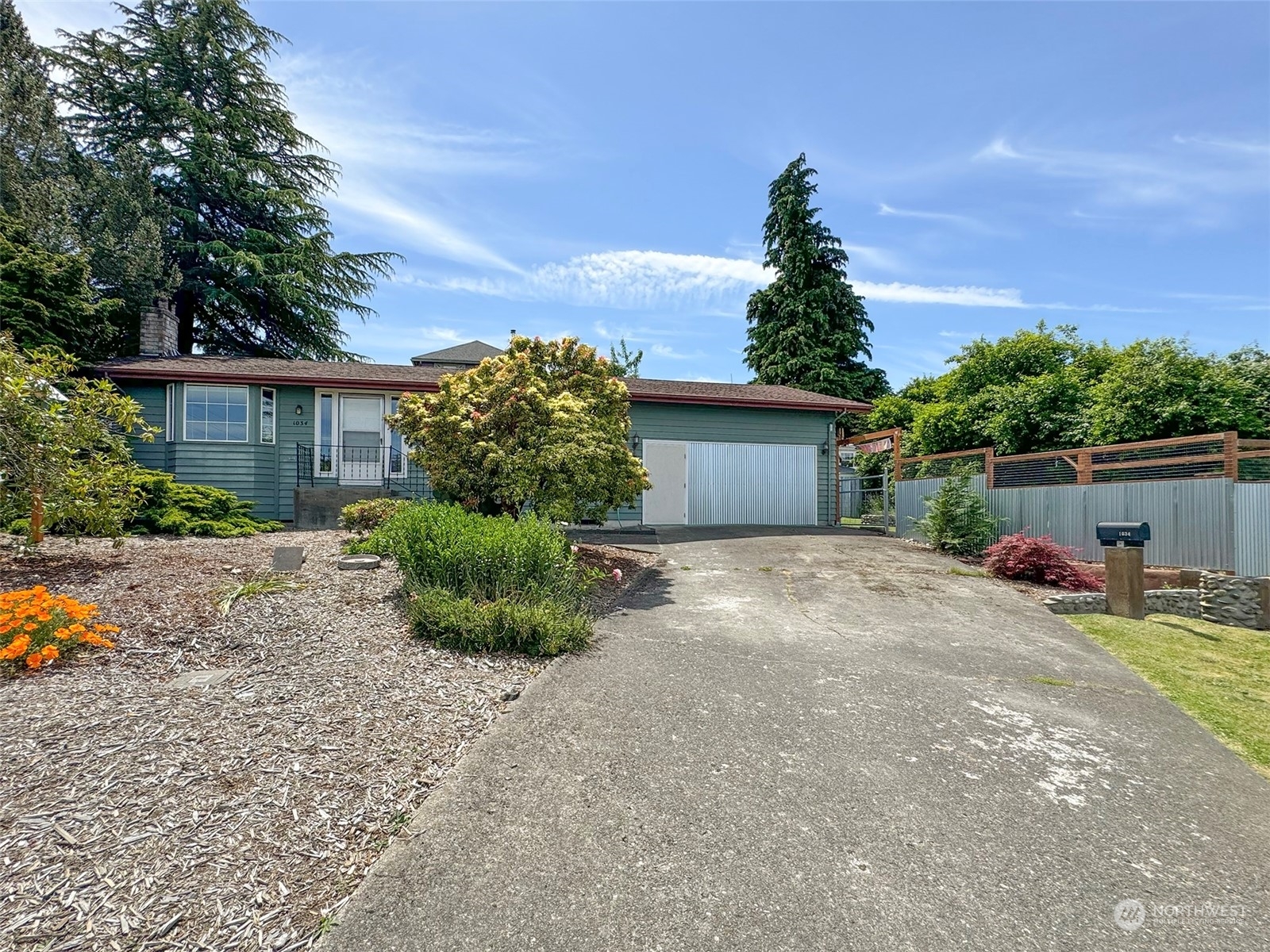 Property Photo:  1034 E Seventh Street  WA 98362 