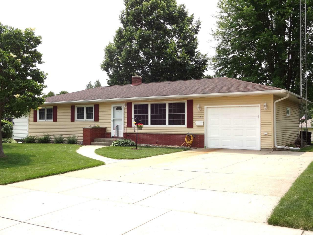 Property Photo:  623 Wilson Street  WI 53590 