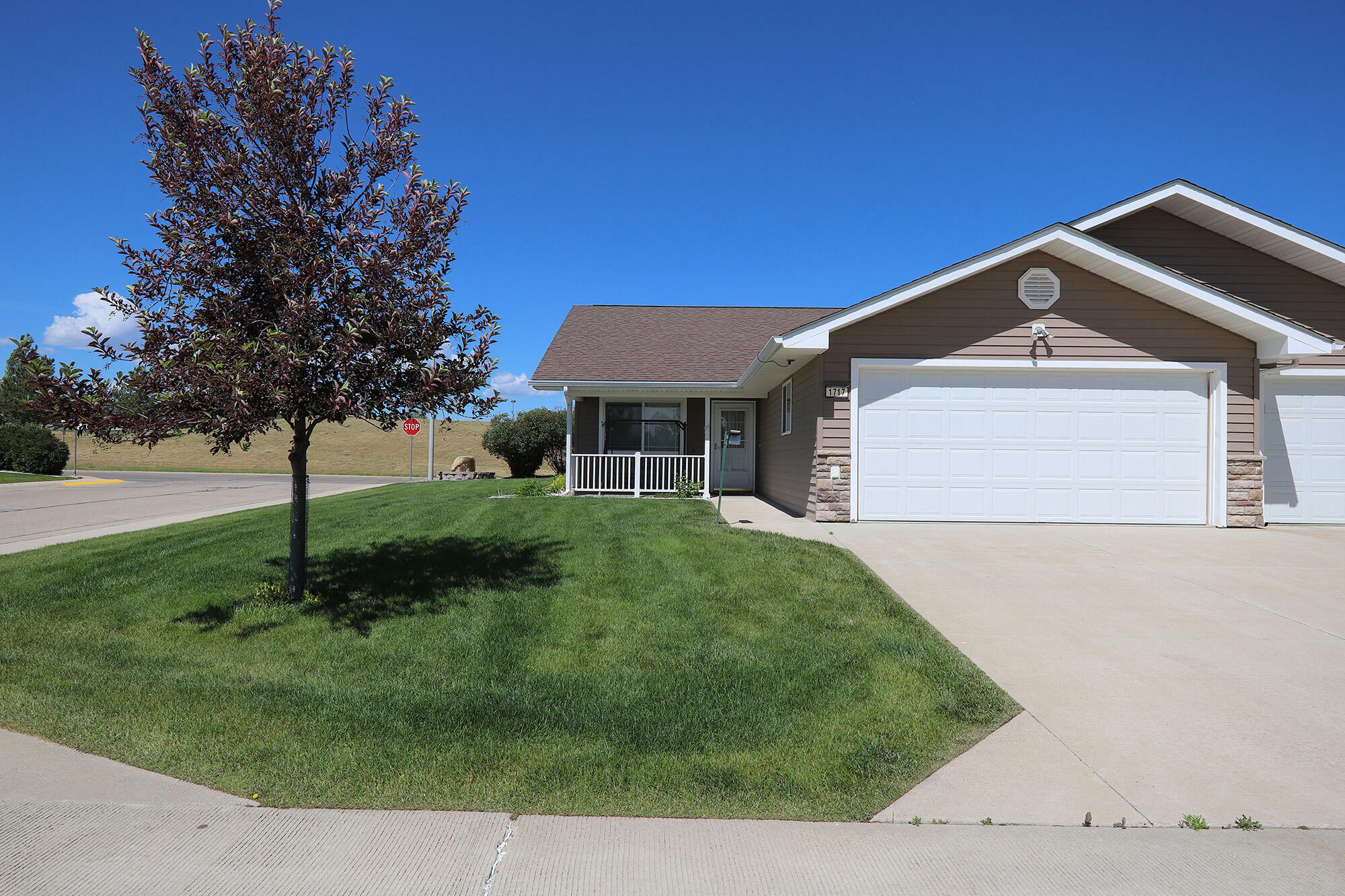 Property Photo:  1717 Park Side Court  WY 82801 