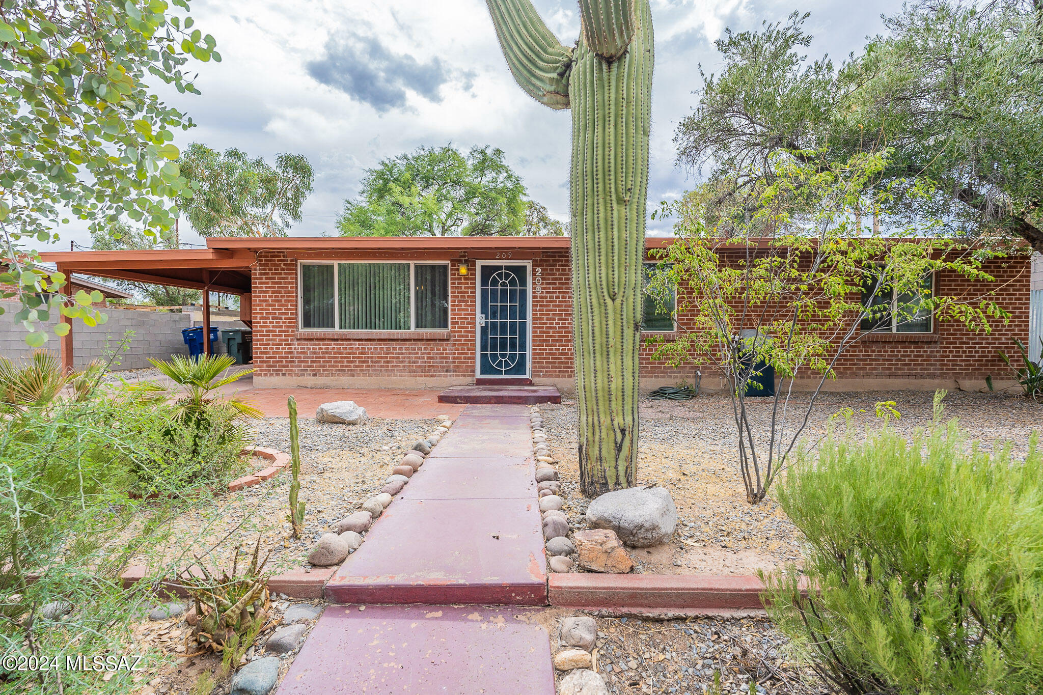 Property Photo:  209 N Rojen Court  AZ 85711 