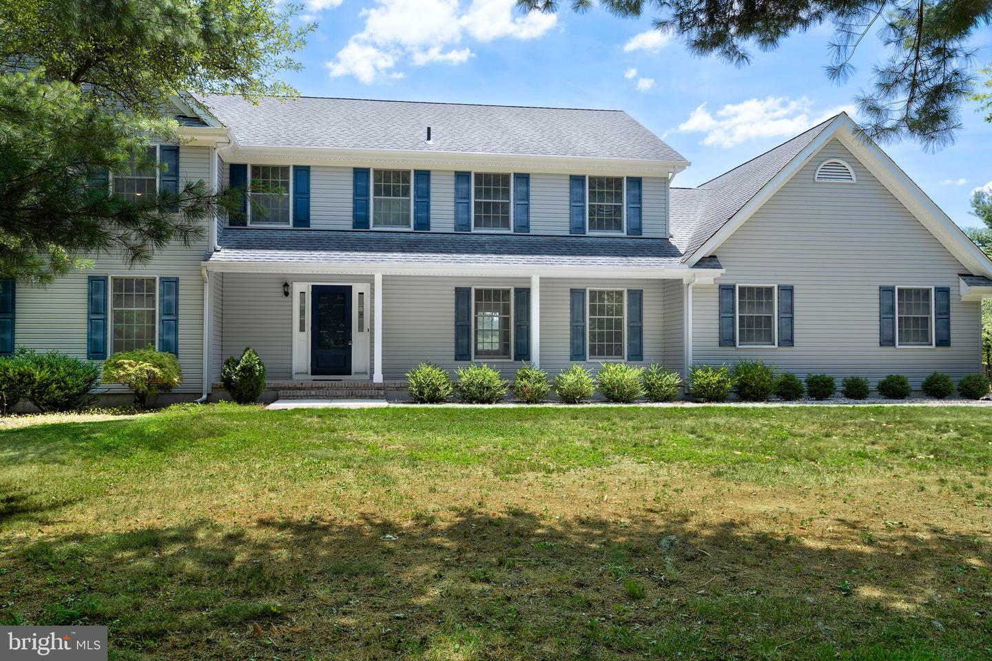 Property Photo:  14 Taunton Court  NJ 08550 