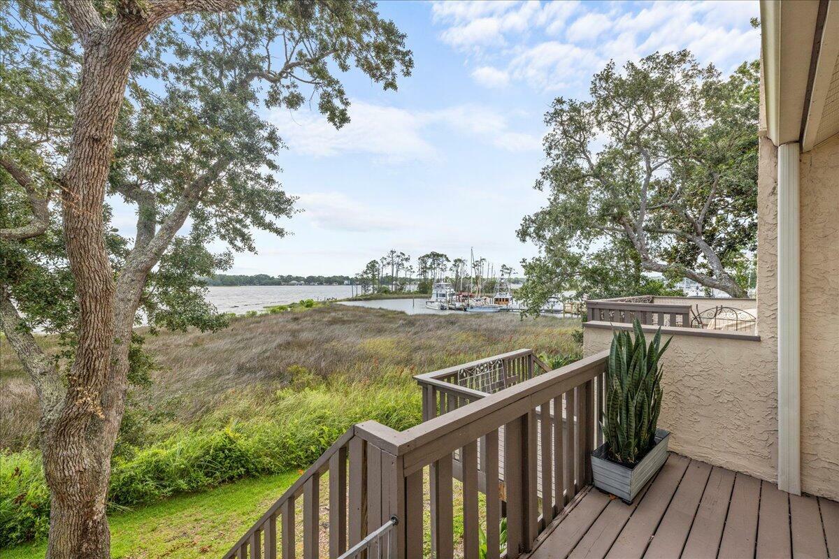 Property Photo:  5 Marina Cove Drive  FL 32578 