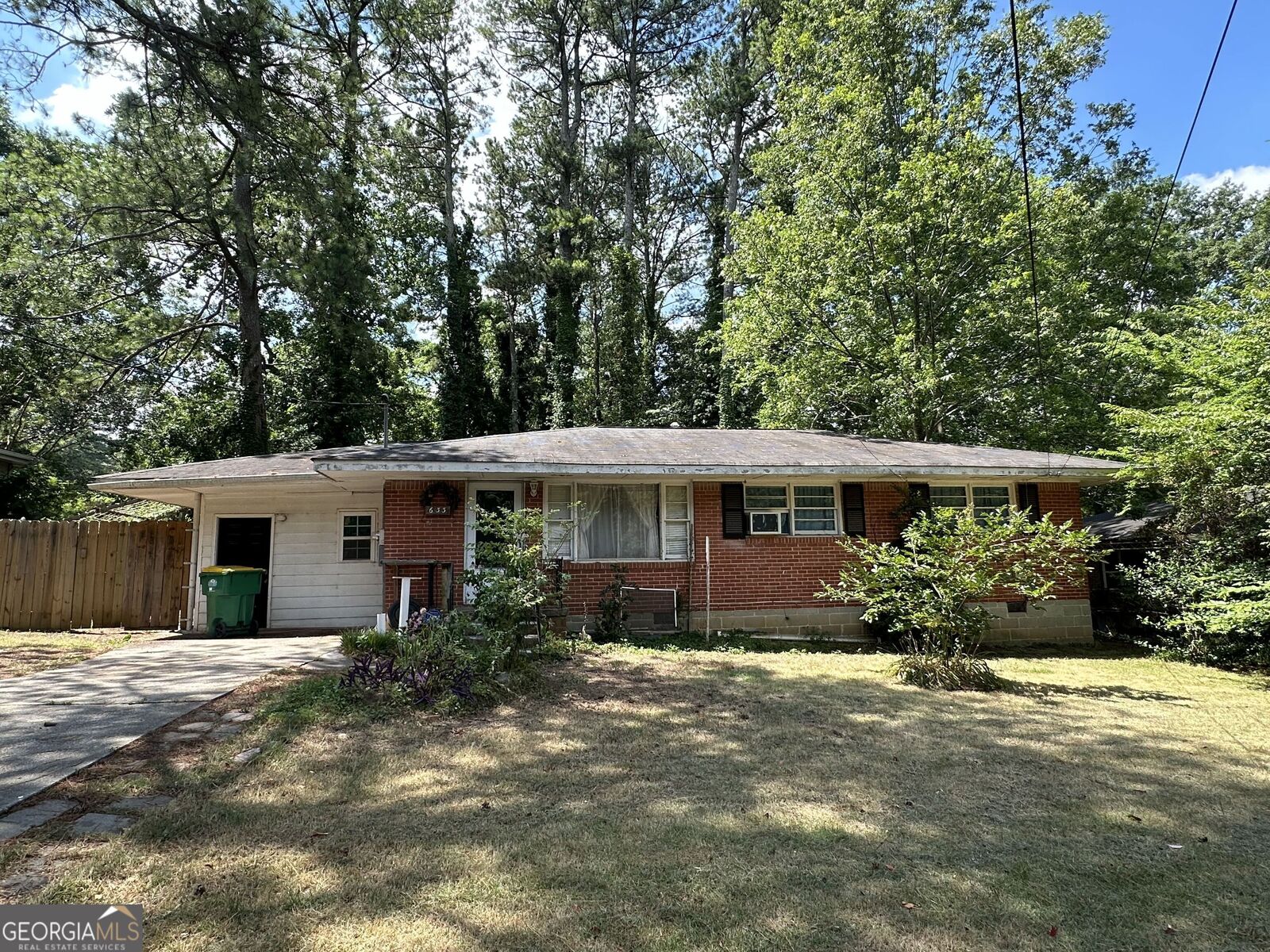 Property Photo: 633 Brookwood Drive GA 30297