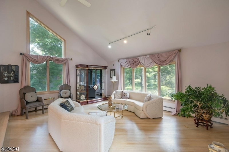 Property Photo:  18 Woodruff Rd  NJ 07960 