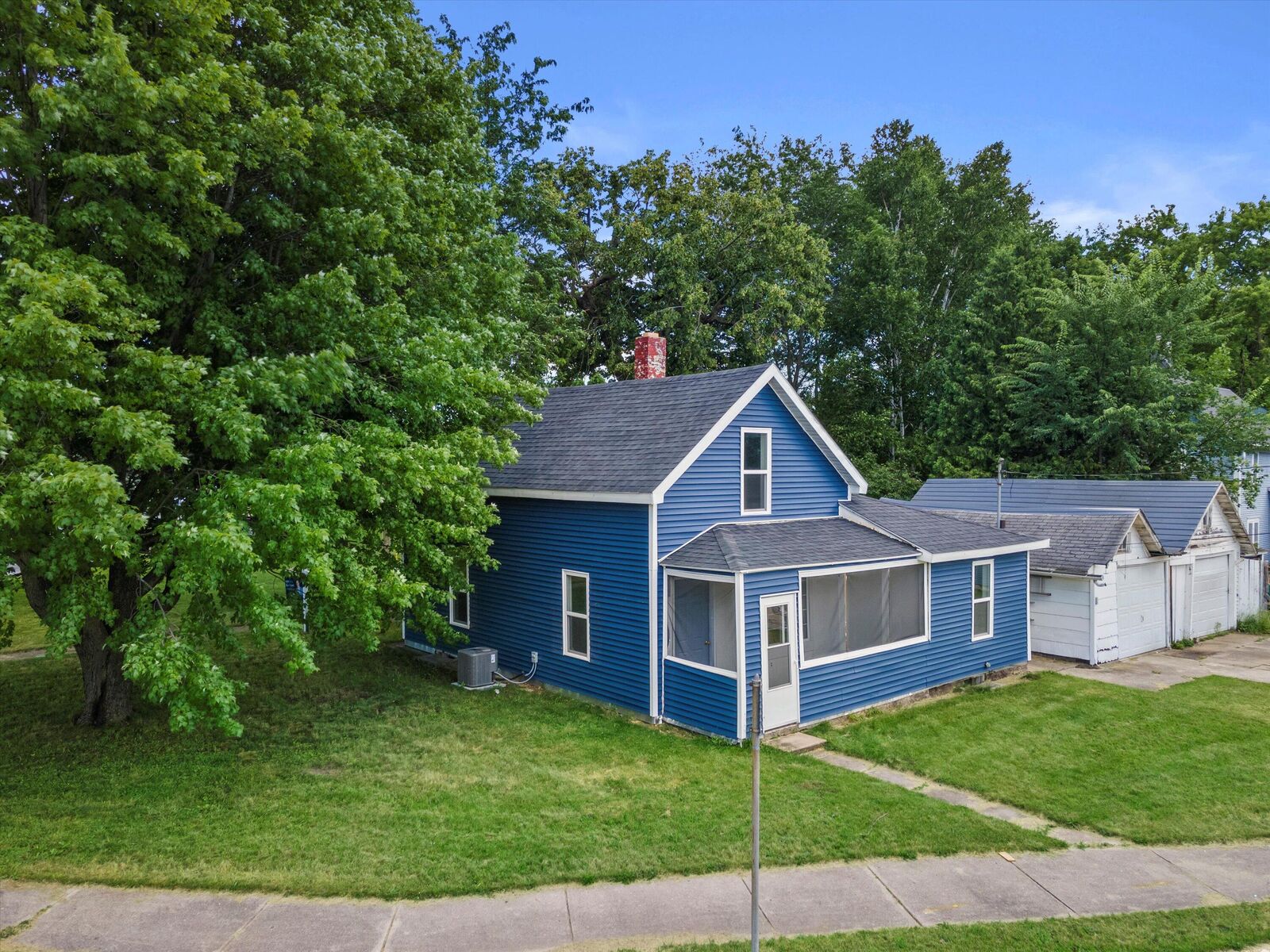 Property Photo:  306 Jones Ave  WI 53538 