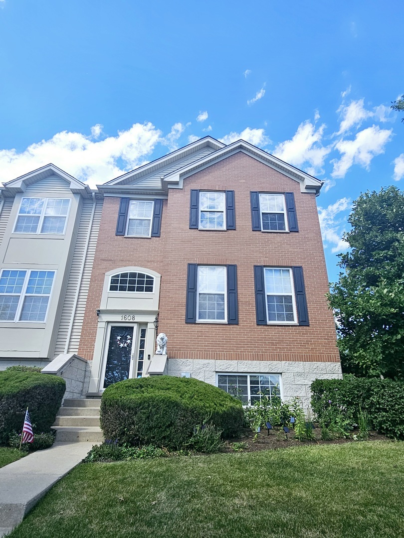 Property Photo: 1608 Thornbury Road 121-5 IL 60103