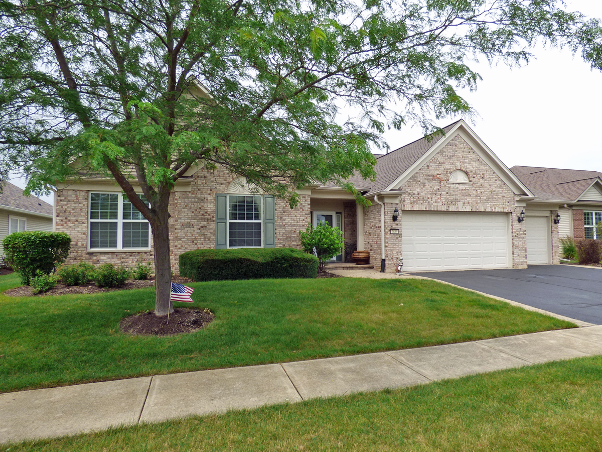 Property Photo: 2689 Venetian Lane IL 60124