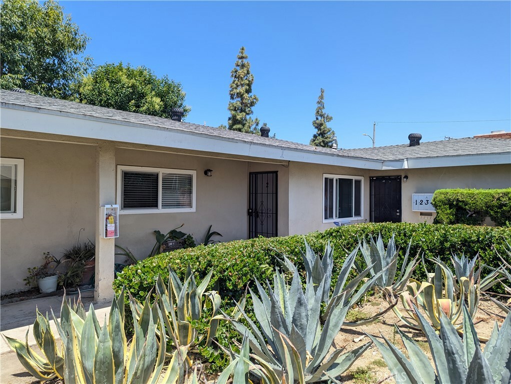 Property Photo:  3532 W Mungall Drive 2  CA 92804 