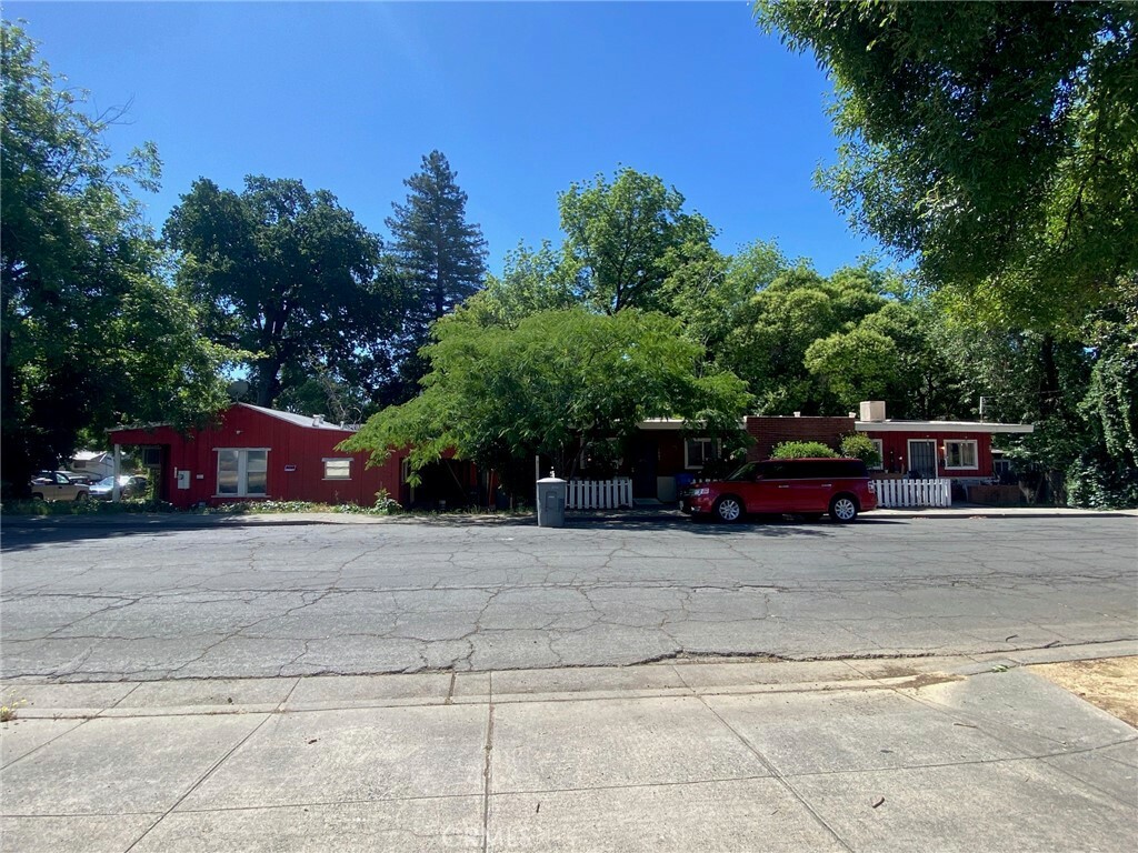 Property Photo: 1724 Oak Street CA 95965
