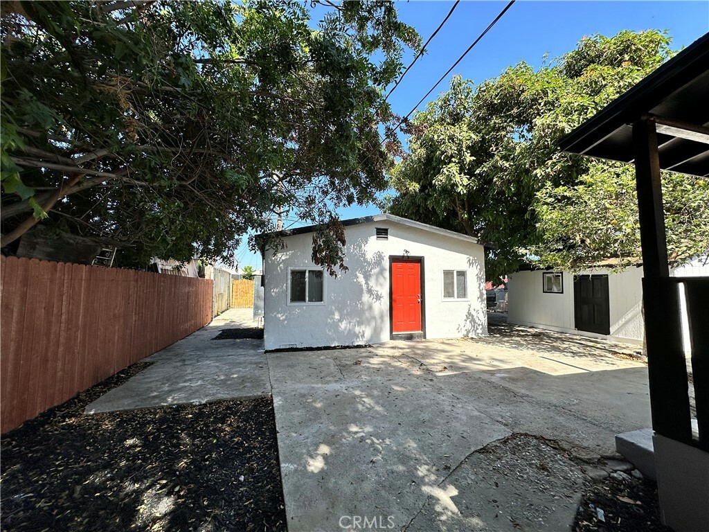 Property Photo: 8625 Ivy Street CA 90002