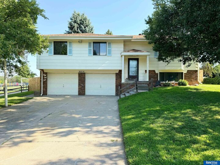 8814 Honey Locust Drive  La Vista NE 68128 photo