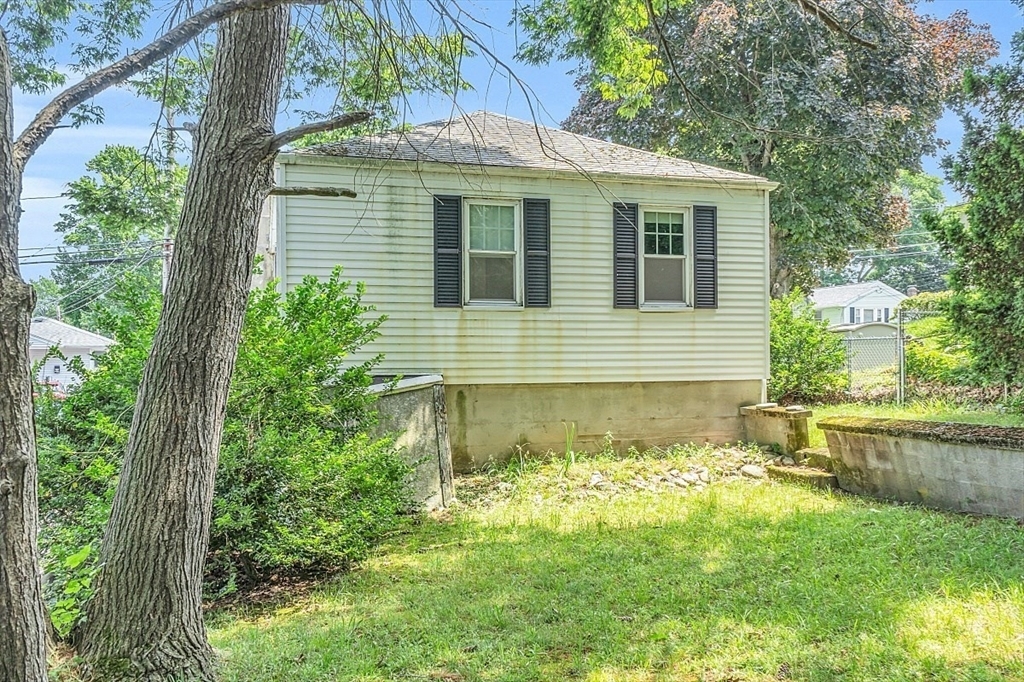 Property Photo:  44 Lakeview Terrace  MA 02451 