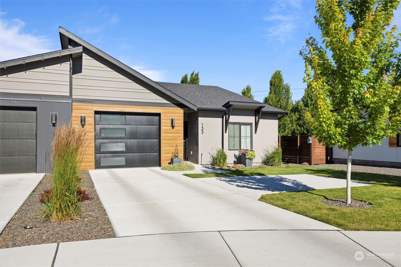 Property Photo:  133 Sonoma Place  WA 99362 