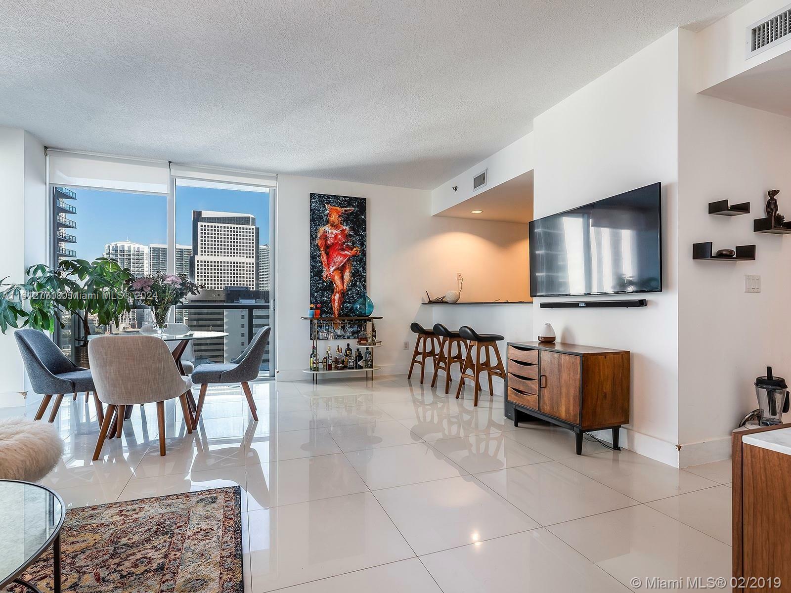 Property Photo:  1060 Brickell Ave 1717  FL 33131 