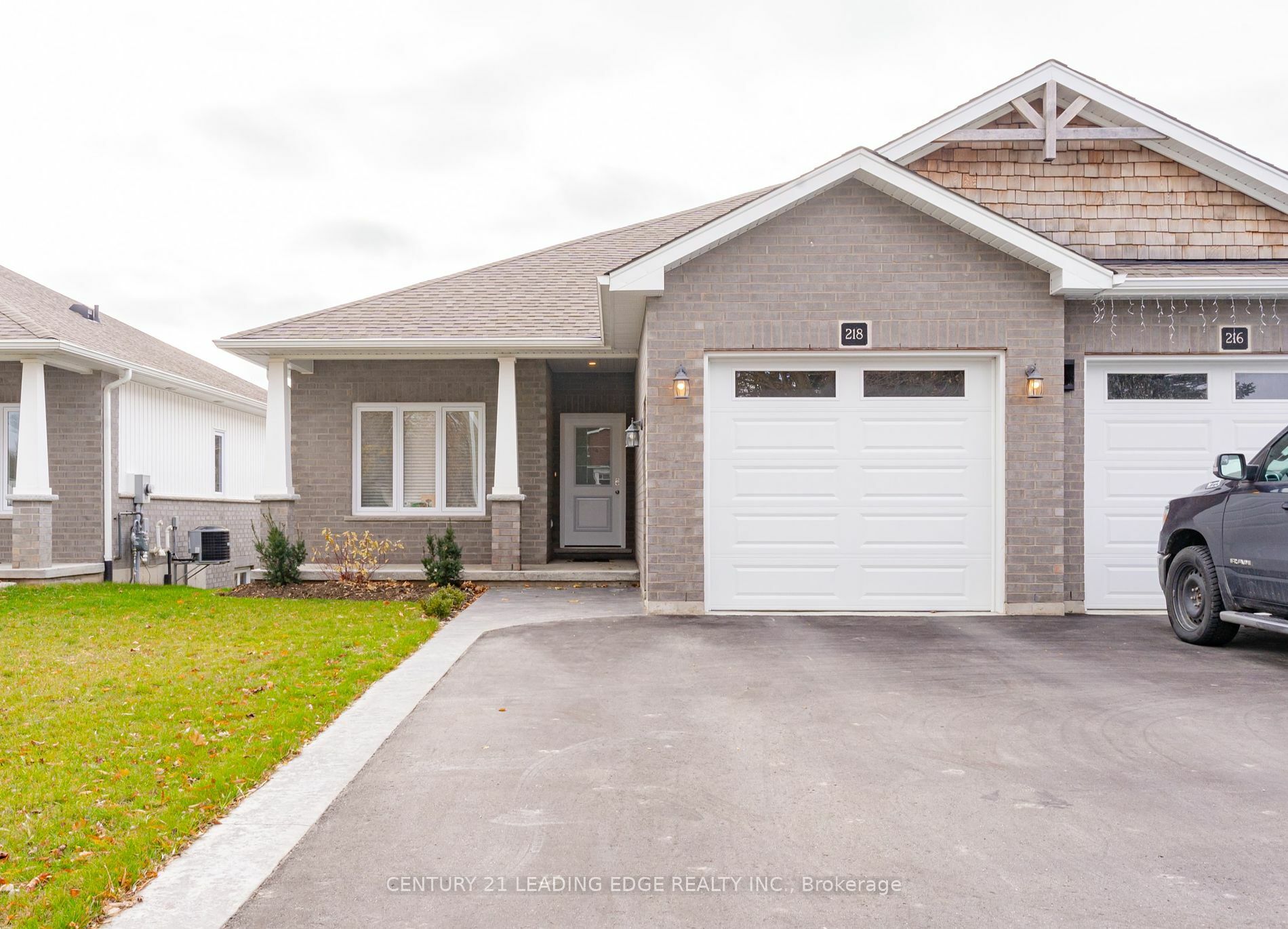 Property Photo:  218 Elora St S  ON N0G 1Z0 