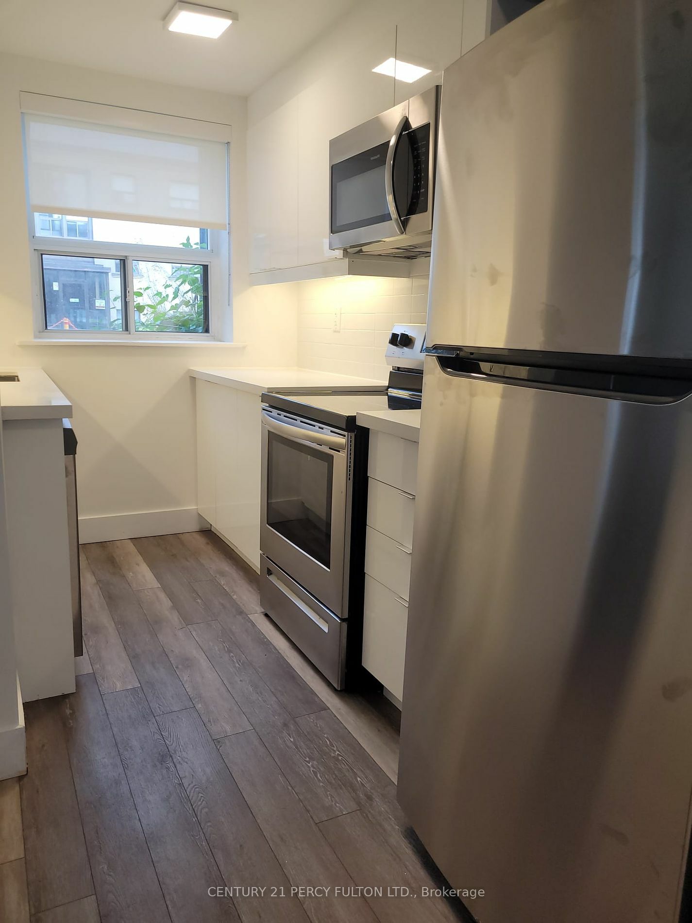 Property Photo:  1051 Victoria Park Ave 2  ON M4B 2J7 